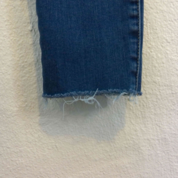 GOOD AMERICAN JEANS - Picture 2 of 8